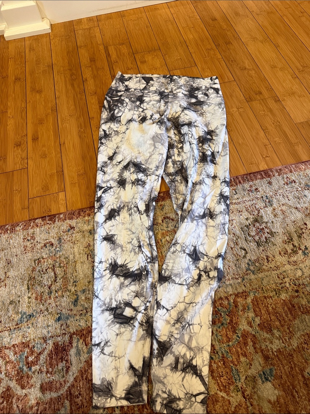 Lululemon Limited Edition Black & White Tie-Dye Marbled Leggings